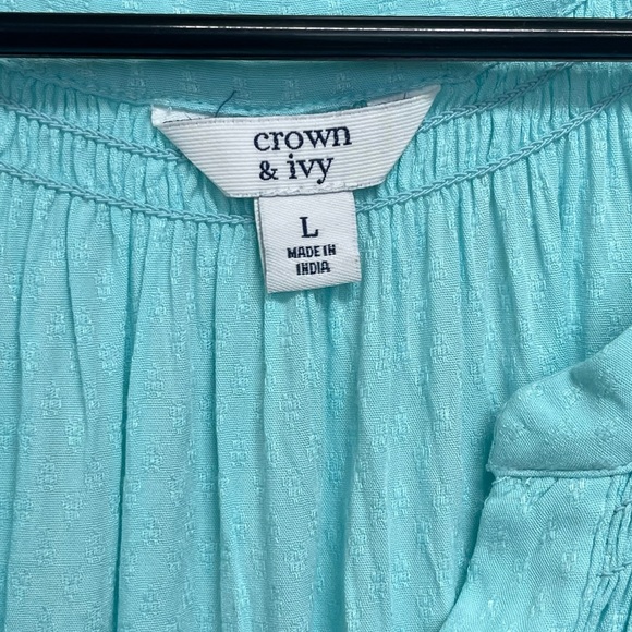 Crown & Ivy Women's Light Blue V Neck Blouse Size Large - Picture 4 of 6